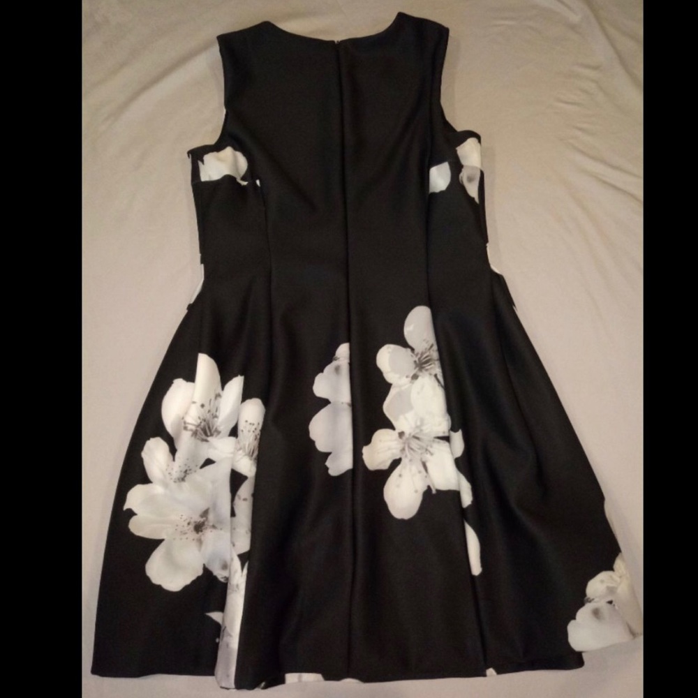 Dress - Picture 2 of 3